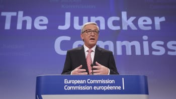 Euroopan komission puheenjohtaja julkistamassa uuden komissionsa kokoonpanon.