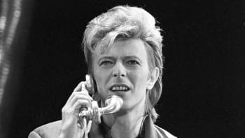 David Bowie konsertissa Länsi-Berliinissä vuonna 1987.