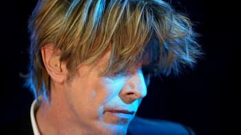 David Bowie esiintymässä Montreaux'n jazz-festivaaleilla Sveitsissä 18. heinäkuuta 2002.
