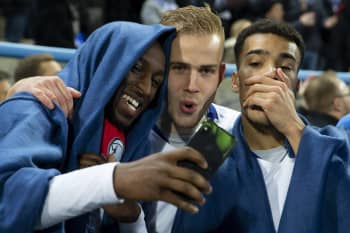 Pelaajat ottavat selfieitä