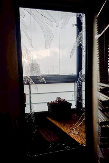Tuuli riehui lasin rikki seitsemännen kerroksen parvekkeestai Matinkylässä Espoossa.