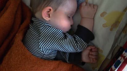 Ranskassa vauvat nukkuvat kokonaisia öitä jo kolmen kuukauden iässä – uusi  kirja kertoo miten | Yle Uutiset