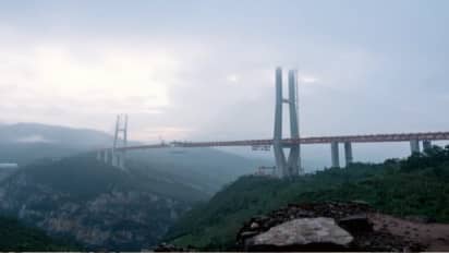 Maailman korkein silta huitelee yli puolen kilometrin korkeudessa | Yle  Uutiset