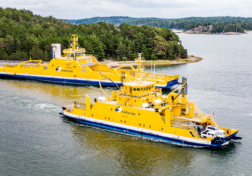 Maantielautat voivat toimia tulevaisuudessa osin tuulivoimalla – Finnferries: Lisää luotettavuutta häiriö­tilanteessa