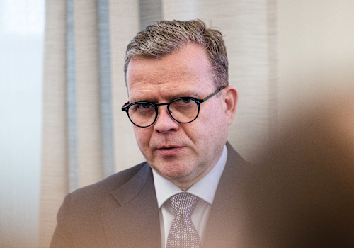 Pääministeri Orpo: Kansainvälinen oikeus taipuu sodassa – ei suoraa tuomiota USA:n Iran-iskuille