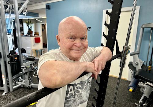 Vielä vuosi sitten Taisto Mokko, 85, istui pyörätuolissa – ”Ilman kuntosalia makaisin jo hautausmaalla”
