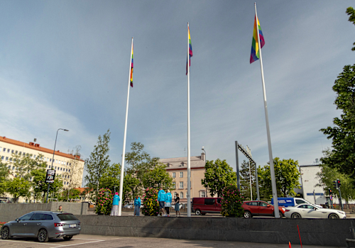 Superpesisseura jättäytyi pois pride-liputuksesta – Olympiakomitea kehottaa mukaan