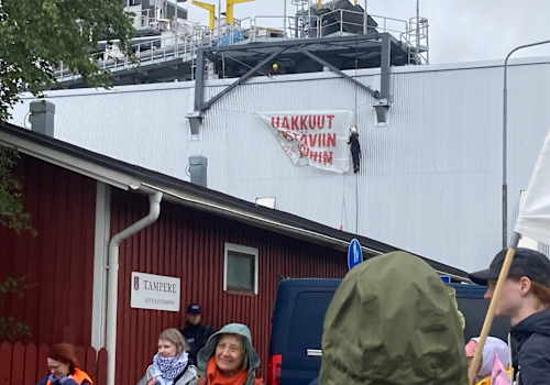 Poliisi ottanut kiinni kuusi henkilöä Elokapinan mielenosoituksessa Tampereella