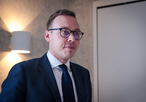 Työministeri Marttinen myöntää, että muokatun kuvan julkaisu oli virhe