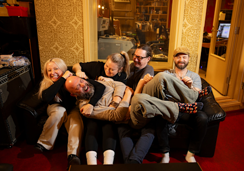 ”Yhdessä niillä femmoillakin on merkitystä” – muusikko Tero Vesterinen auttaa, koska voi ja haluaa