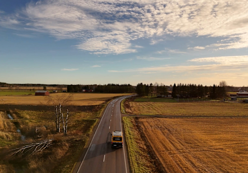 Ylivieskalaisella taksi­yrittäjällä oli pahimmillaan 25 000 euron saatavat rästissä hyvin­vointialueen kuljetuksista
