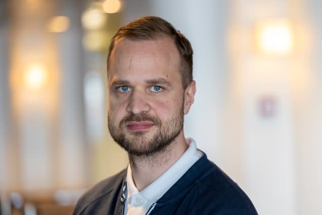 Heikki LIndfors kuvattuna  EK:n tiloissa Helsingissä.