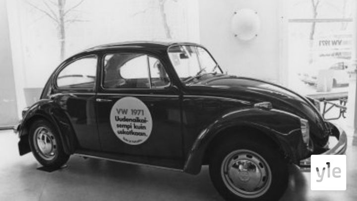 Uudet autot herättivät ihastusta ja ihmetystä 1960 ja -70-luvuilla