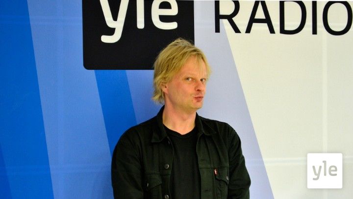 Taustapeili
