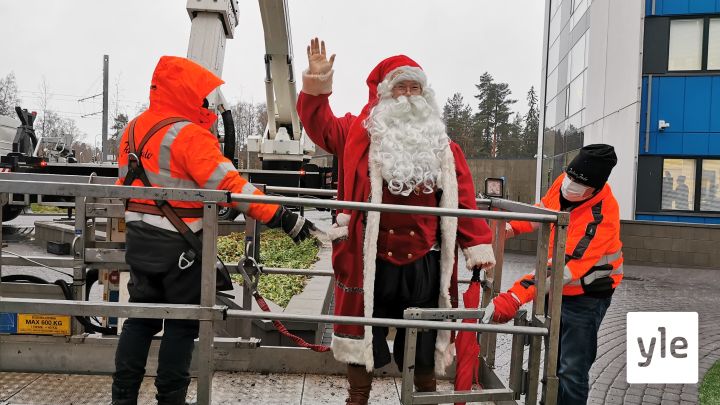Joulupukki tervehti pikkupotilaita nosturin korista Taysissa – Katso tallenne tapahtumasta: 16.12.2020 10.48