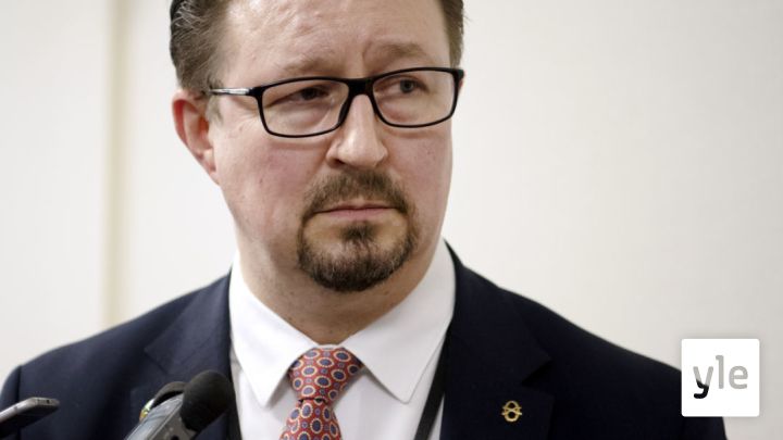 Hälsosäkerhetschef Mika Salminen från THL besvarar lyssnarfrågor om corona och vaccin