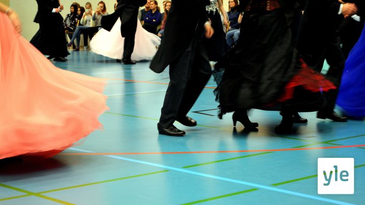 Svenska Yle live: Äntligen får de dansa - gamlas dans i Ekenäs bollhall: 03.12.2021 13.25