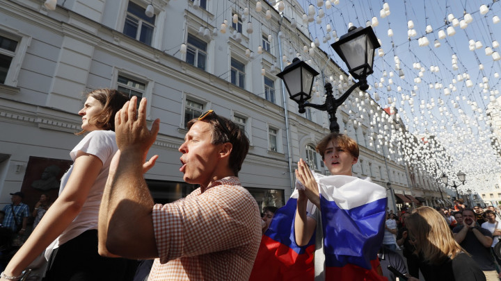 Demokratian toivoa ja kovia otteita Moskovan kaduilla
