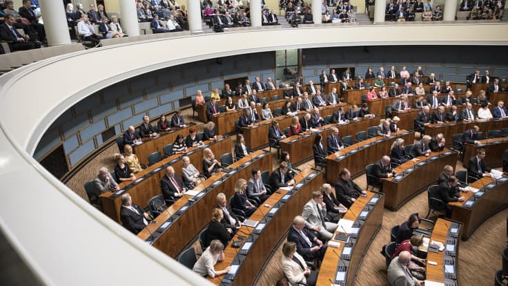 Ukrainan presidentti Volodymyr Zelenskyi puhuu Suomen eduskunnalle