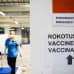 Helsingin Jätkäsaaressa annettiin Pfizerin koronavirusrokotteita 85 vuotta täyttäneille ja omaishoitajille 1. helmikuuta. 85 år fyllda personer 