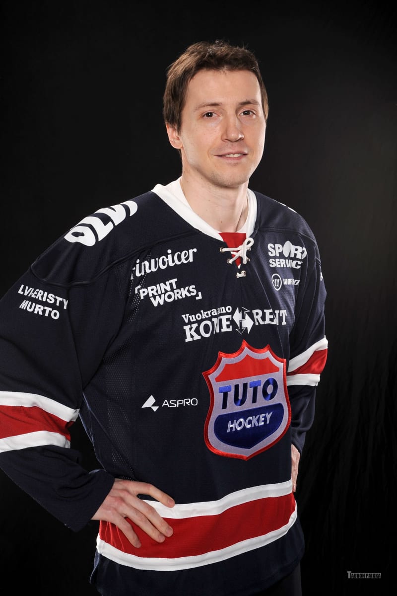 Satojen KHL-otteluiden Alexander Nikulin vahvistaa Mestiksessä pelaavaa  TuToa | Yle Urheilu