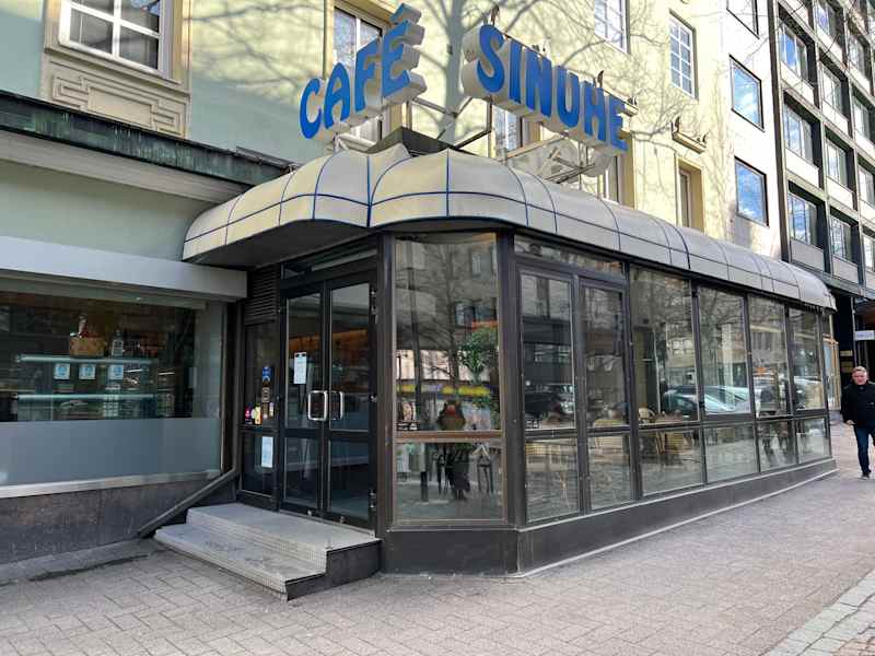 Кафе Sinuhe's сфотографировано снаружи на Марианкату в Лахти.