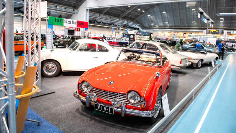 Close -up is old cars, red and white parked inside the hall in Lahti.