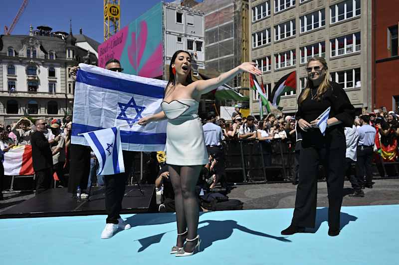 Yuval Raphael is posing for cameras on the Eurovision Song Contest.