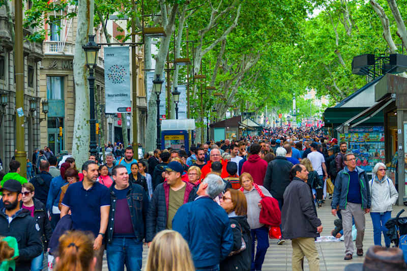Tourist mass with Barcelona's Las Ramblas.