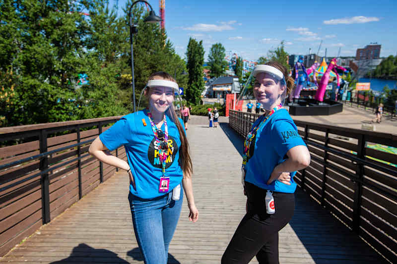 Nea Anttila and Kaisa Rantamäki got summer work in Särkänniemi in 2020.