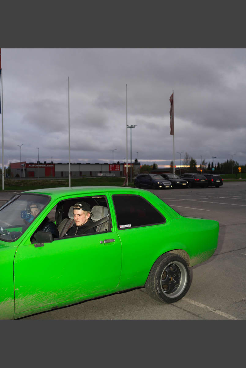 vihreä auto