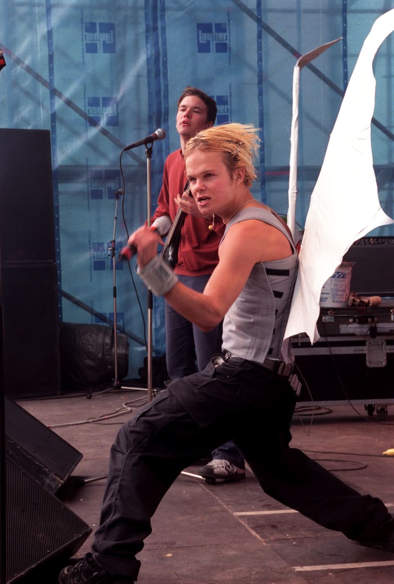 The Rasmuksen laulaja Lauri Ylönen vuonna 1999 Kaisaniemi Pop-konsertissa.