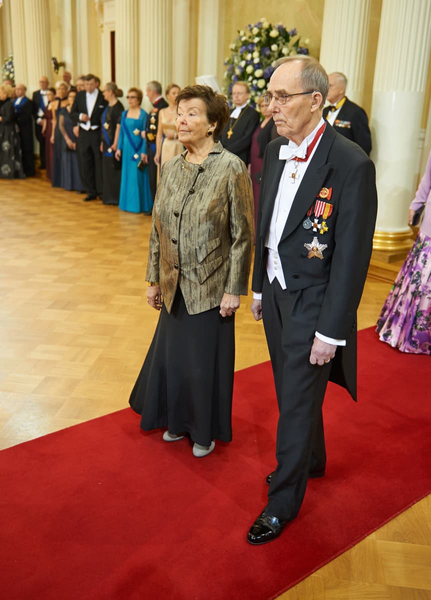 Riitta Pelkonen ja arkkiatri Risto Pelkonen tasavallan presidentin itsenäisyyspäivän juhlavastaanotolla Presidentinlinnassa vuonna 2012.
