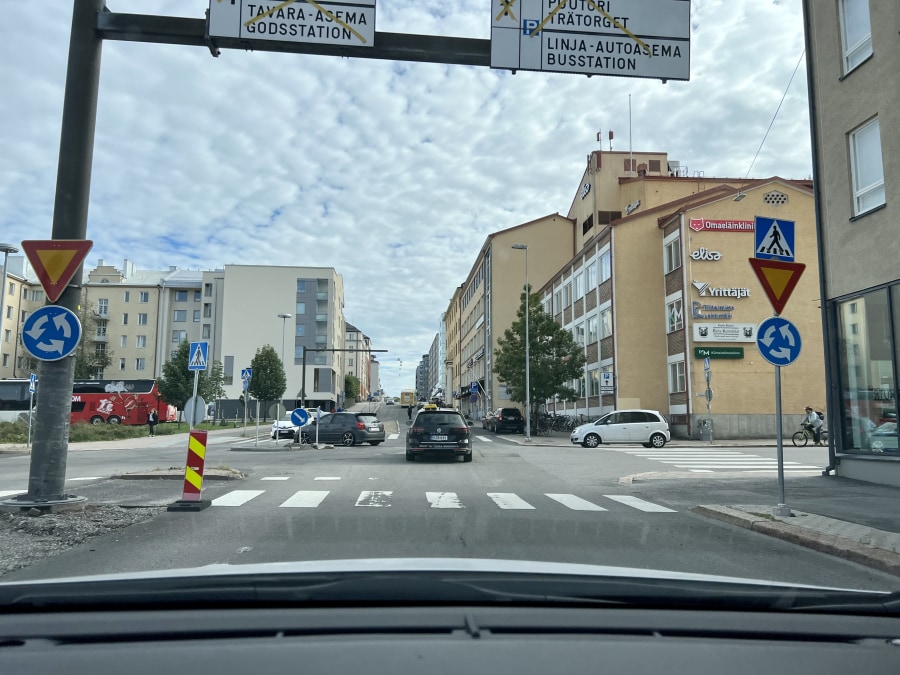 t-llaisissa-paikoissa-inssi-kosahtaa-hypp-rattiin-ja-aja-l-pi