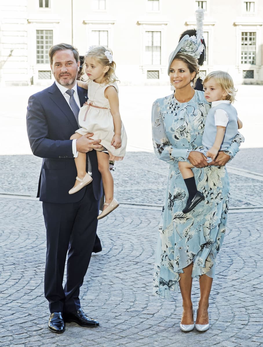 Prinsessa Victorian pikkusisko prinsessa Madeleine, puoliso Chris O'Neill ja lapset.
