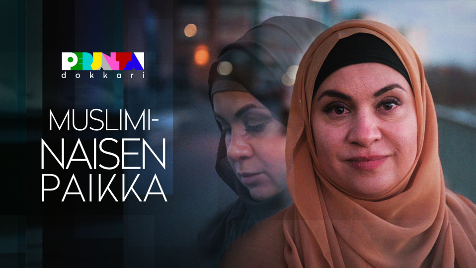 Teksti: Perjantai-dokkari: Musliminaisen paikka. Lähikuvassa Afrah Al Bayaty, joka katsoo kameraan.