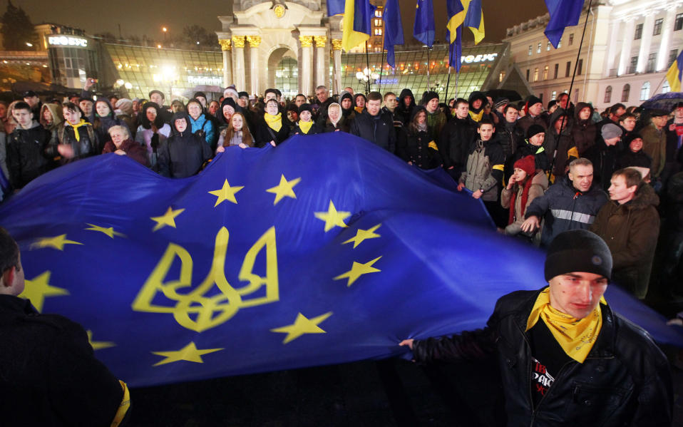 Mielenosoittajia Maidan-aukiolla Kiovassa.