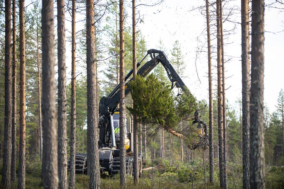 Monitoimikone työssä