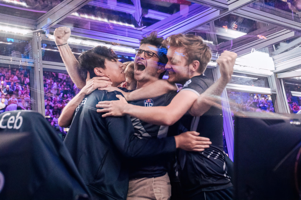 OG juhlii voittoa PSG.LGD:sta The International 2019 -turnauksessa.