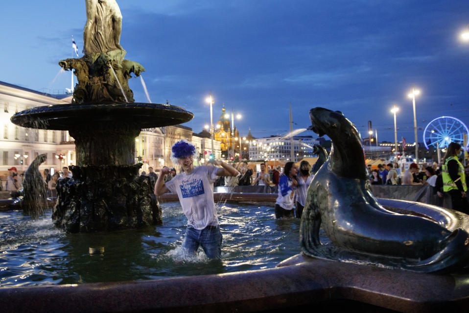 People were excited to swim in the pool of the Manta statue, even though Finland did not win the World Hockey Championships.