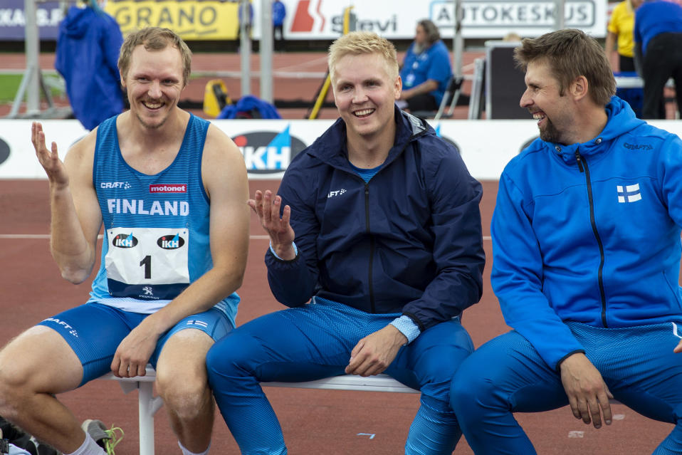 Keihäänheittäjät Lassi Etelätalo, Toni Kuusela ja Antti Ruuskanen kesän 2020 Ruotsi-ottelussa.
