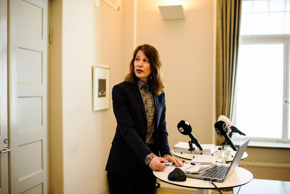 Sovittelulautakunnan puheenjohtaja Elina Pylkkänen piti tiedotustilaisuuden.
