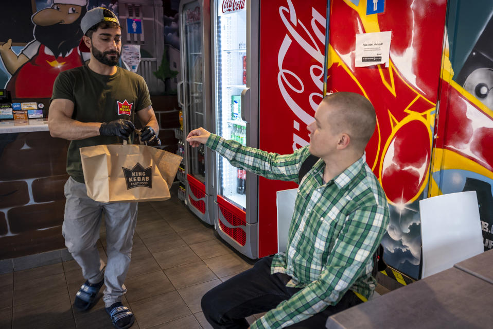 Sarhad Mohamad Khdir tuo rullakebabin Aki Touriaiselle