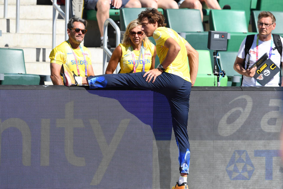 Greg Duplantis, Helena Duplantis ja Armand Duplantis kuvassa Eugenen MM-kisoissa.