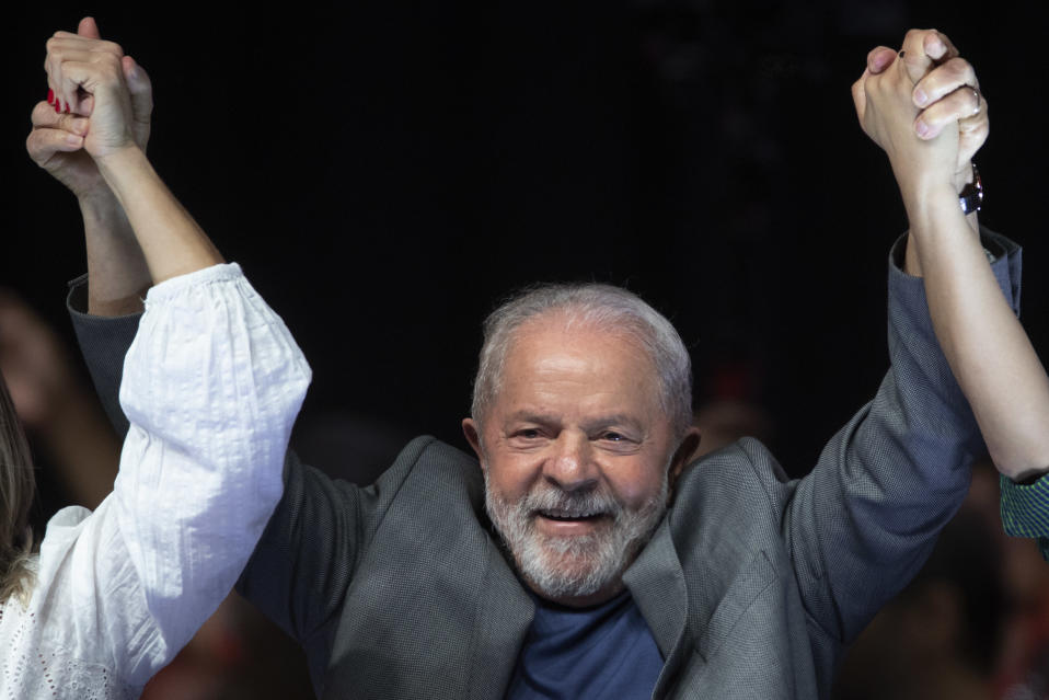 Luiz Inacio Lula da Silva tuulettaa.