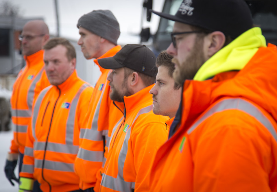 Työmiehiä Joonas Berghällin elokuvasta.