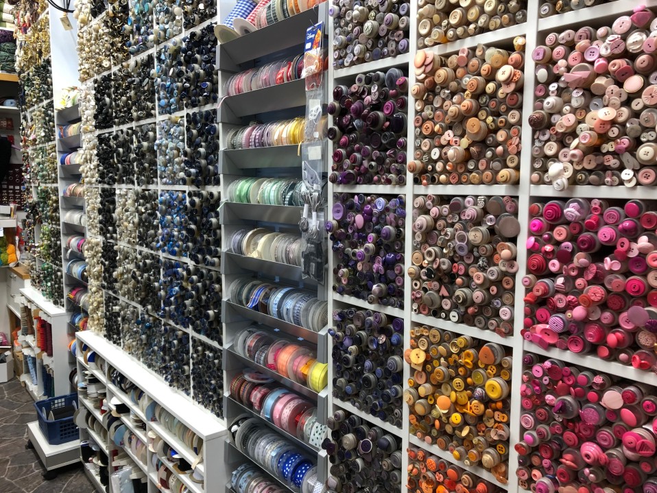 nappikaupassa on miljoona nappia