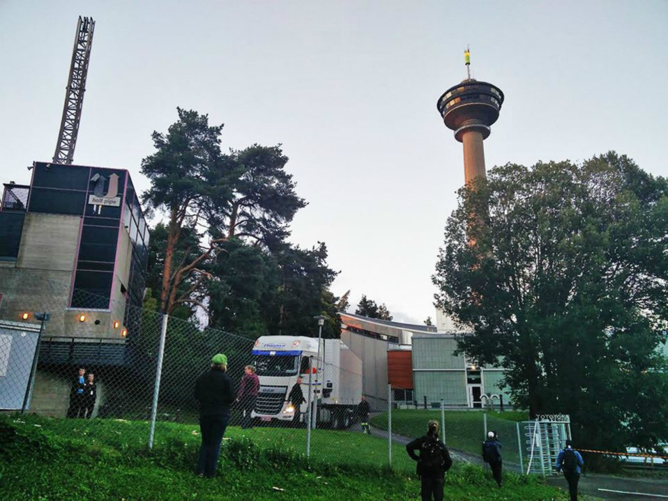 Delfiner transporteras från Särkänniemi.