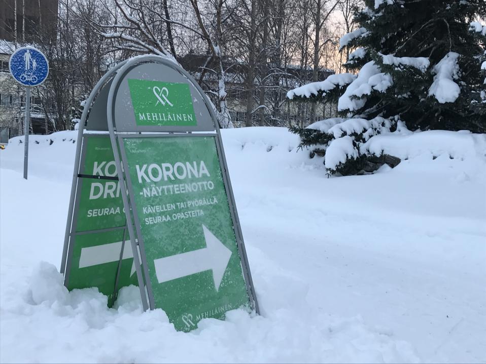 Sign for Mehiläinen's drive-in corona test in Rovaniemi.