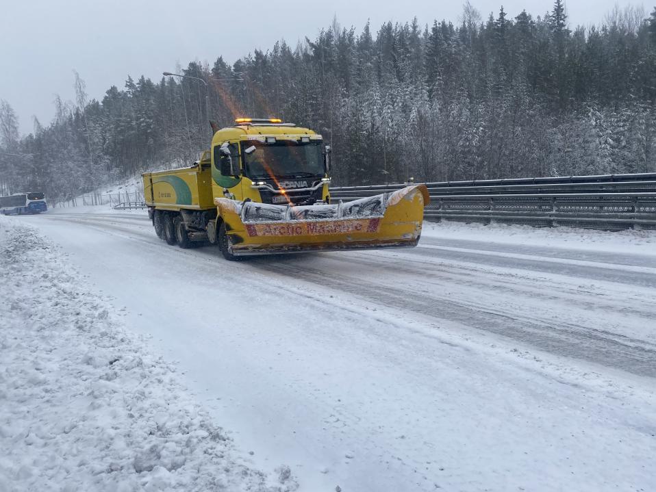 Blizzard hits Finland: First "code red" traffic warning issued, flights canceled